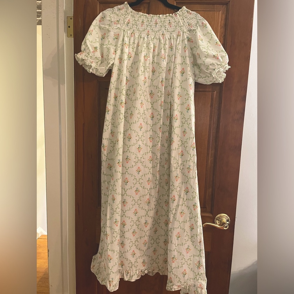 EUC HHH Caroline in pastel trellis size medium.